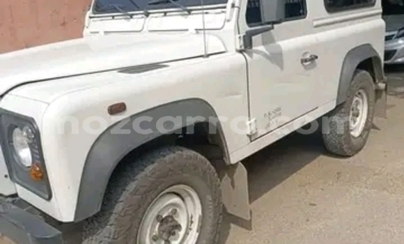 Tenga Tsaru Land Rover Defender Chena Mota in Maputo in Maputo