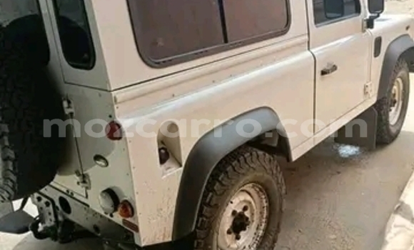 Buy Used Land Rover Defender White Car in Maputo in Maputo Buy Used Land Rover Defender White Car in Maputo in Maputo