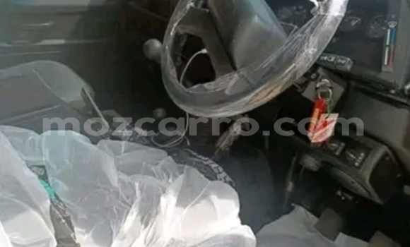 Buy Used Land Rover Defender White Car in Maputo in Maputo Buy Used Land Rover Defender White Car in Maputo in Maputo