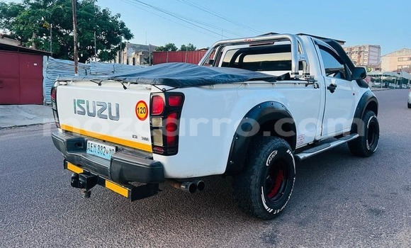 Tenga Tsaru Isuzu D-MAX Chena Mota in Beautiful vista in Maputo Tenga Tsaru Isuzu D-MAX Chena Mota in Beautiful vista in Maputo