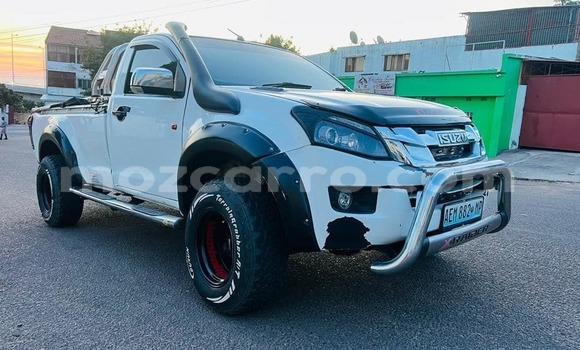 Tenga Tsaru Isuzu D-MAX Chena Mota in Beautiful vista in Maputo Tenga Tsaru Isuzu D-MAX Chena Mota in Beautiful vista in Maputo