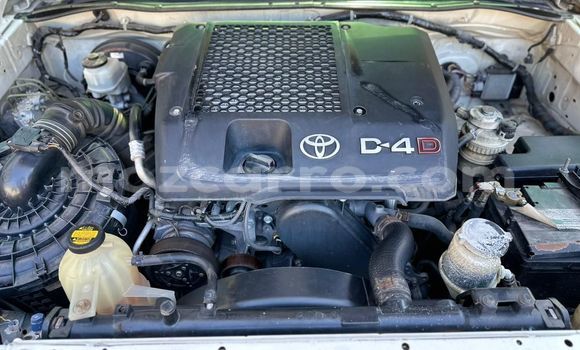 Nunua Ilio tumika Toyota Hilux Nyeupe Gari ndani ya Maputo nchini Maputo Nunua Ilio tumika Toyota Hilux Nyeupe Gari ndani ya Maputo nchini Maputo