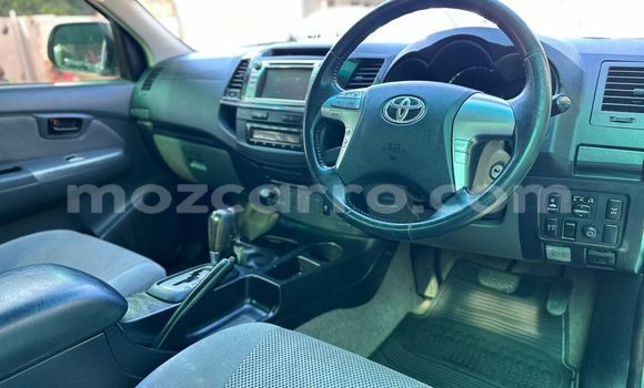 Nunua Ilio tumika Toyota Hilux Nyeupe Gari ndani ya Maputo nchini Maputo Nunua Ilio tumika Toyota Hilux Nyeupe Gari ndani ya Maputo nchini Maputo