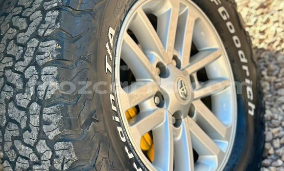 Nunua Ilio tumika Toyota Hilux Nyeupe Gari ndani ya Maputo nchini Maputo Nunua Ilio tumika Toyota Hilux Nyeupe Gari ndani ya Maputo nchini Maputo