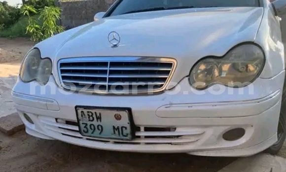 Comprar Usado Mercedes-Benz C250 coupe Branco Carro em Maputo em Maputo