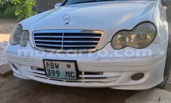 Comprar Usado Mercedes-Benz C250 coupe Branco Carro em Maputo em Maputo Comprar Usado Mercedes-Benz C250 coupe Branco Carro em Maputo em Maputo