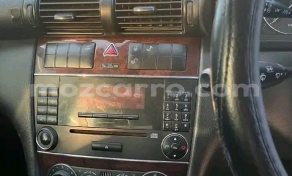 Comprar Usado Mercedes-Benz C250 coupe Branco Carro em Maputo em Maputo Comprar Usado Mercedes-Benz C250 coupe Branco Carro em Maputo em Maputo