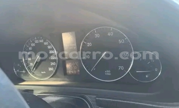 Comprar Usado Mercedes-Benz C250 coupe Branco Carro em Maputo em Maputo Comprar Usado Mercedes-Benz C250 coupe Branco Carro em Maputo em Maputo