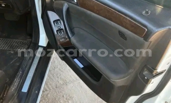 Comprar Usado Mercedes-Benz C250 coupe Branco Carro em Maputo em Maputo Comprar Usado Mercedes-Benz C250 coupe Branco Carro em Maputo em Maputo