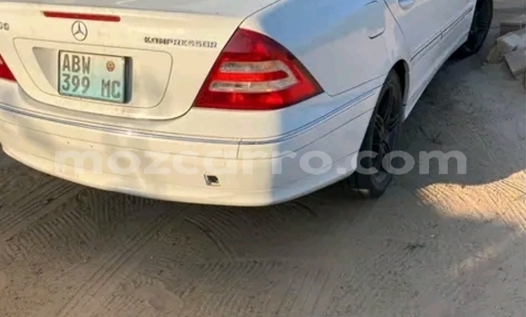 Comprar Usado Mercedes-Benz C250 coupe Branco Carro em Maputo em Maputo Comprar Usado Mercedes-Benz C250 coupe Branco Carro em Maputo em Maputo