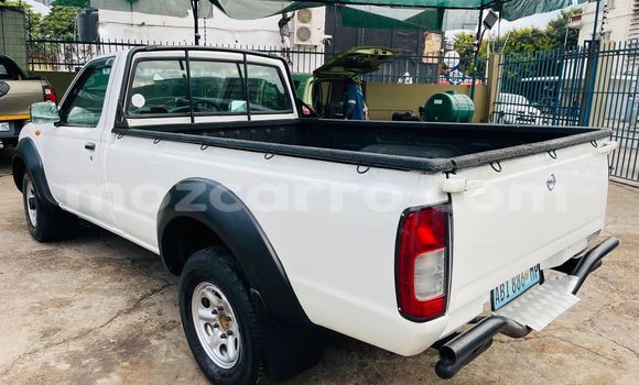 Nunua Ilio tumika Nissan Hardbody Nyeupe Gari ndani ya Maputo nchini Maputo Nunua Ilio tumika Nissan Hardbody Nyeupe Gari ndani ya Maputo nchini Maputo