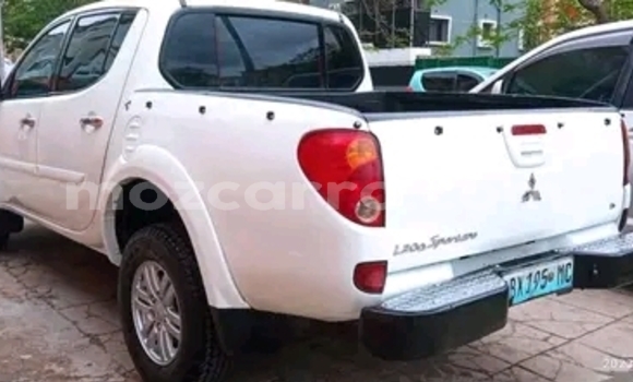 Tenga Tsaru Mitsubishi Triton Chena Mota in Maputo in Maputo