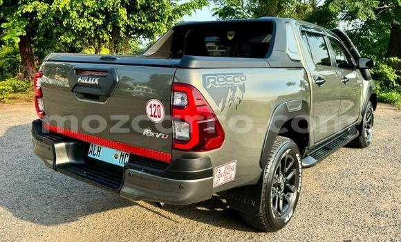 Buy Used Toyota Hiluxe Revo Green Car in Maputo in Maputo Buy Used Toyota Hiluxe Revo Green Car in Maputo in Maputo