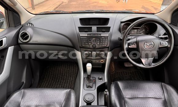 Comprar Usado Mazda BT-50 Vermelho Carro em Maputo em Maputo Comprar Usado Mazda BT-50 Vermelho Carro em Maputo em Maputo