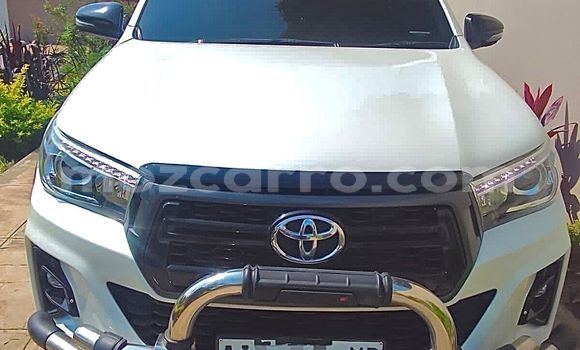 Nunua Ilio tumika Toyota Hilux Nyeupe Gari ndani ya Maputo nchini Maputo