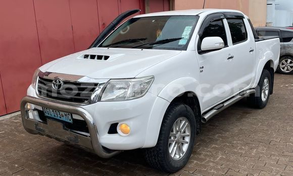Buy Used Toyota Hilux White Car in Maputo in Maputo