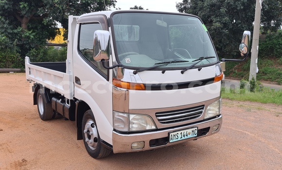 Comprar Usado Toyota Dyna Branco Caminhão em Maputo em Maputo Comprar Usado Toyota Dyna Branco Caminhão em Maputo em Maputo