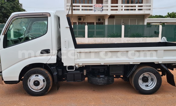 Comprar Usado Toyota Dyna Branco Caminhão em Maputo em Maputo Comprar Usado Toyota Dyna Branco Caminhão em Maputo em Maputo