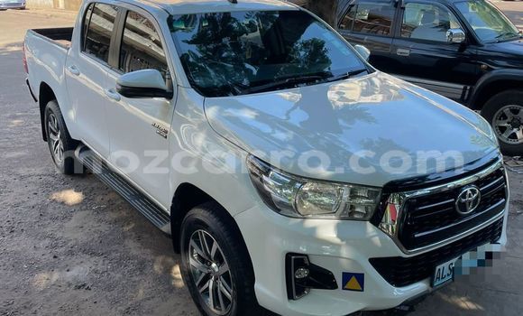 Buy Used Toyota Hiluxe Revo White Car in Maputo in Maputo Buy Used Toyota Hiluxe Revo White Car in Maputo in Maputo