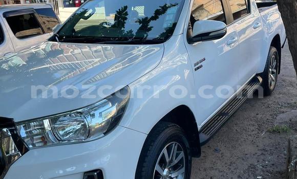 Buy Used Toyota Hiluxe Revo White Car in Maputo in Maputo Buy Used Toyota Hiluxe Revo White Car in Maputo in Maputo