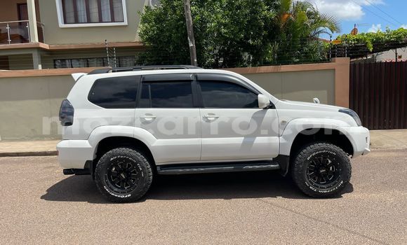 Buy Used Toyota Prado White Car in Maputo in Maputo Buy Used Toyota Prado White Car in Maputo in Maputo