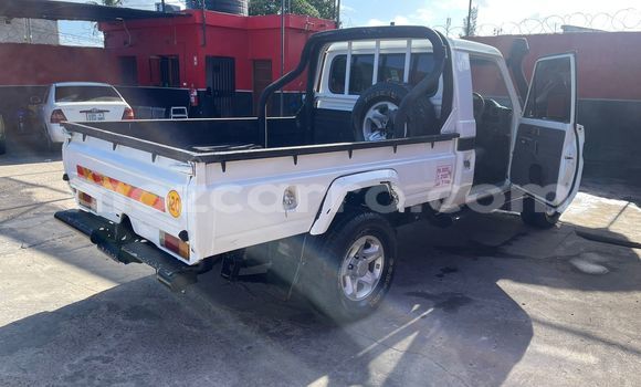 Nunua Ilio tumika Toyota Land Cruiser Nyeupe Gari ndani ya Maputo nchini Maputo Nunua Ilio tumika Toyota Land Cruiser Nyeupe Gari ndani ya Maputo nchini Maputo