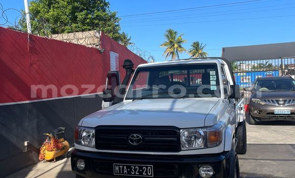 Nunua Ilio tumika Toyota Land Cruiser Nyeupe Gari ndani ya Maputo nchini Maputo Nunua Ilio tumika Toyota Land Cruiser Nyeupe Gari ndani ya Maputo nchini Maputo