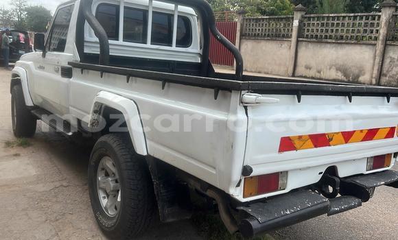 Nunua Ilio tumika Toyota Land Cruiser Nyeupe Gari ndani ya Maputo nchini Maputo Nunua Ilio tumika Toyota Land Cruiser Nyeupe Gari ndani ya Maputo nchini Maputo