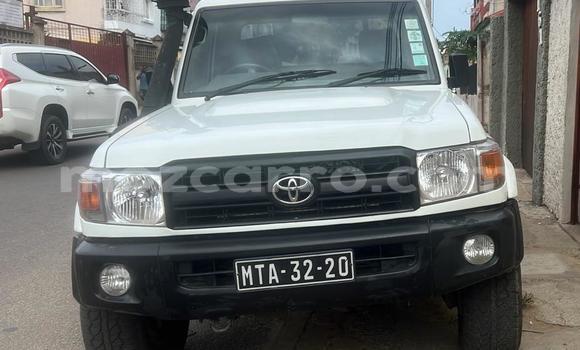 Nunua Ilio tumika Toyota Land Cruiser Nyeupe Gari ndani ya Maputo nchini Maputo Nunua Ilio tumika Toyota Land Cruiser Nyeupe Gari ndani ya Maputo nchini Maputo