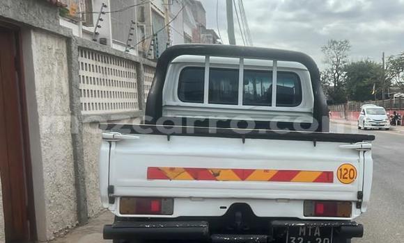Nunua Ilio tumika Toyota Land Cruiser Nyeupe Gari ndani ya Maputo nchini Maputo Nunua Ilio tumika Toyota Land Cruiser Nyeupe Gari ndani ya Maputo nchini Maputo