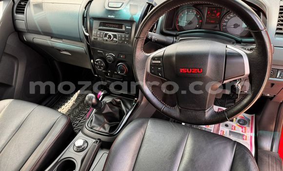 Comprar Usado Isuzu D-MAX Vermelho Carro em Maputo em Maputo Comprar Usado Isuzu D-MAX Vermelho Carro em Maputo em Maputo