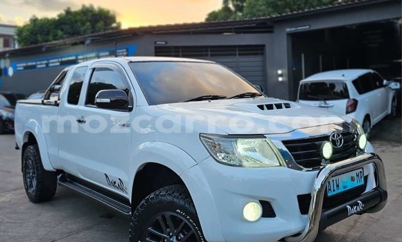 Comprar Usado Toyota Hilux Branco Carro em Maputo em Maputo