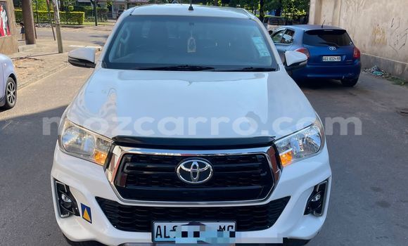 Comprar Usado Toyota Hilux Branco Carro em Maputo em Maputo