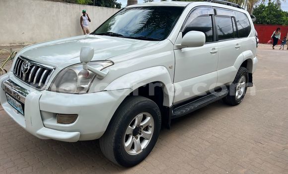 Nunua Ilio tumika Toyota Land Cruiser Prado Nyeupe Gari ndani ya Maputo nchini Maputo Nunua Ilio tumika Toyota Land Cruiser Prado Nyeupe Gari ndani ya Maputo nchini Maputo