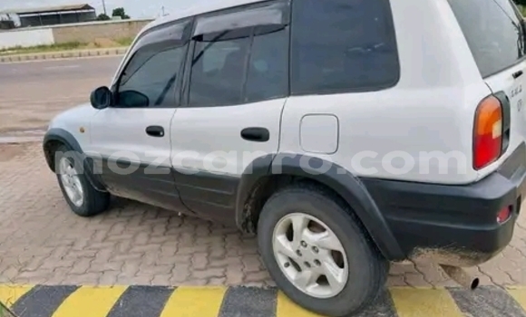 Comprar Usado Toyota RAV4 Branco Carro em Maputo em Maputo Comprar Usado Toyota RAV4 Branco Carro em Maputo em Maputo