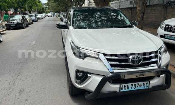 Buy Used Toyota Fortuner White Car in Beira in Sofala