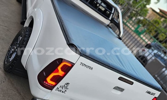 Comprar Usado Toyota Hilux Branco Carro em Bela Vista em Maputo Comprar Usado Toyota Hilux Branco Carro em Bela Vista em Maputo