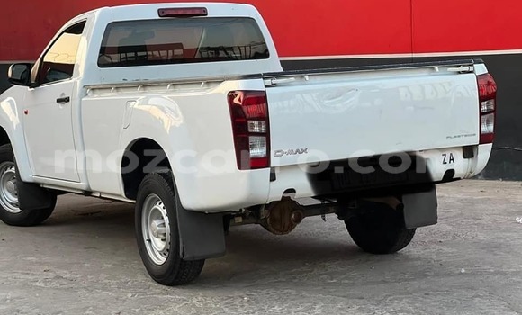 Comprar Usado Isuzu D-MAX Branco Carro em Búzi em Sofala Comprar Usado Isuzu D-MAX Branco Carro em Búzi em Sofala