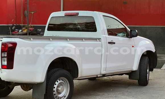 Comprar Usado Isuzu D-MAX Branco Carro em Búzi em Sofala Comprar Usado Isuzu D-MAX Branco Carro em Búzi em Sofala