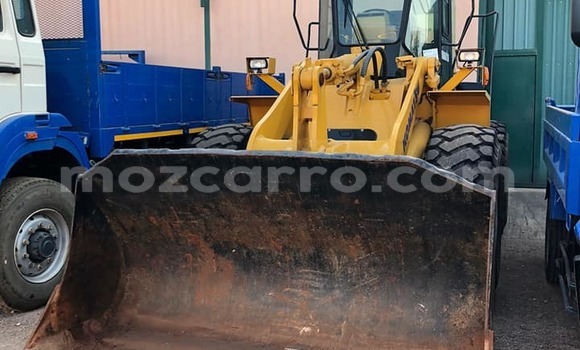 Tenga Tsaru Caterpillar 120 Zvimwe Rori in Beautiful vista in Maputo Tenga Tsaru Caterpillar 120 Zvimwe Rori in Beautiful vista in Maputo