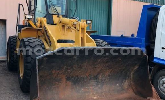 Tenga Tsaru Caterpillar 120 Zvimwe Rori in Beautiful vista in Maputo Tenga Tsaru Caterpillar 120 Zvimwe Rori in Beautiful vista in Maputo