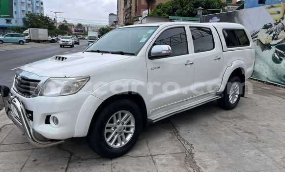 Nunua Ilio tumika Toyota Hilux Nyeupe Gari ndani ya Maputo nchini Maputo Nunua Ilio tumika Toyota Hilux Nyeupe Gari ndani ya Maputo nchini Maputo