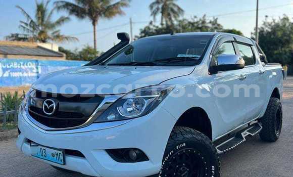Nunua Ilio tumika Mazda BT-50 Nyeupe Gari ndani ya Maputo nchini Maputo