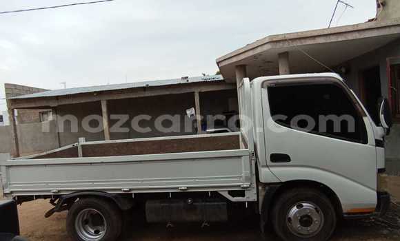 Comprar Usado Toyota HiAce Branco Caminhão em Maputo em Maputo Comprar Usado Toyota HiAce Branco Caminhão em Maputo em Maputo