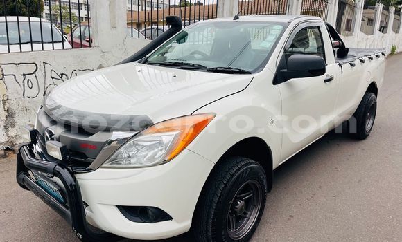 Comprar Usado Mazda BT-50 Branco Carro em Maputo em Maputo