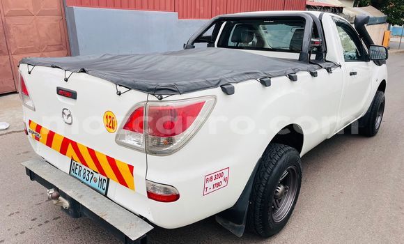 Comprar Usado Mazda BT-50 Branco Carro em Maputo em Maputo Comprar Usado Mazda BT-50 Branco Carro em Maputo em Maputo