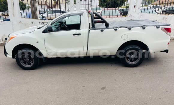 Comprar Usado Mazda BT-50 Branco Carro em Maputo em Maputo Comprar Usado Mazda BT-50 Branco Carro em Maputo em Maputo