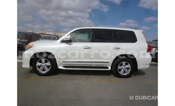 Nunua Imported Toyota Land Cruiser Nyeupe Gari ndani ya Import - Dubai nchini Cabo Delgado Nunua Imported Toyota Land Cruiser Nyeupe Gari ndani ya Import - Dubai nchini Cabo Delgado