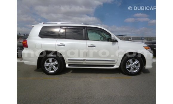 Nunua Imported Toyota Land Cruiser Nyeupe Gari ndani ya Import - Dubai nchini Cabo Delgado Nunua Imported Toyota Land Cruiser Nyeupe Gari ndani ya Import - Dubai nchini Cabo Delgado