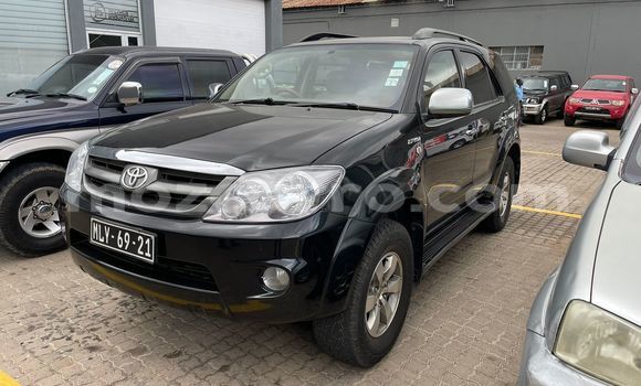 Comprar Usado Toyota Fortuner Preto Carro em Maputo em Maputo